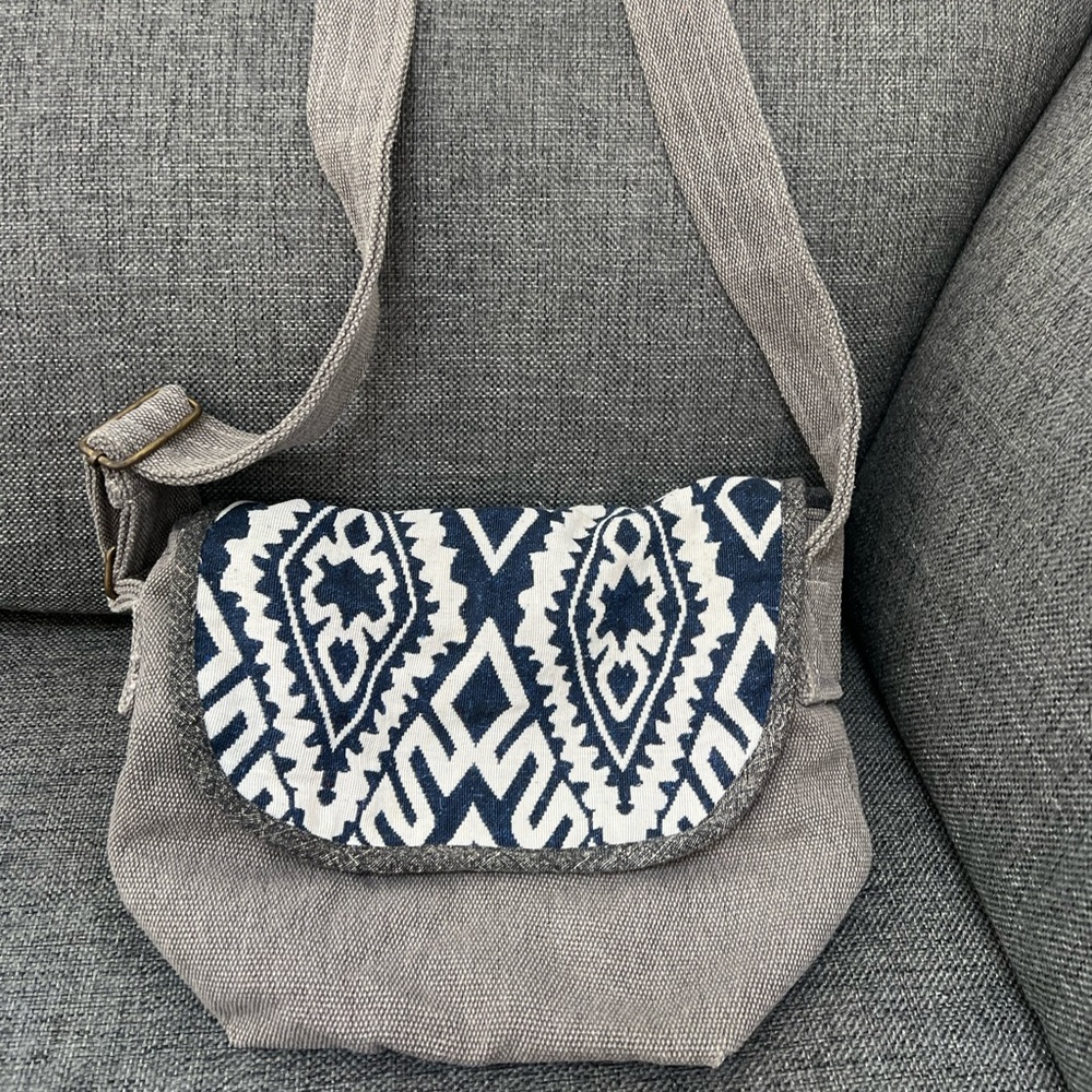 Crossbody bag for tween